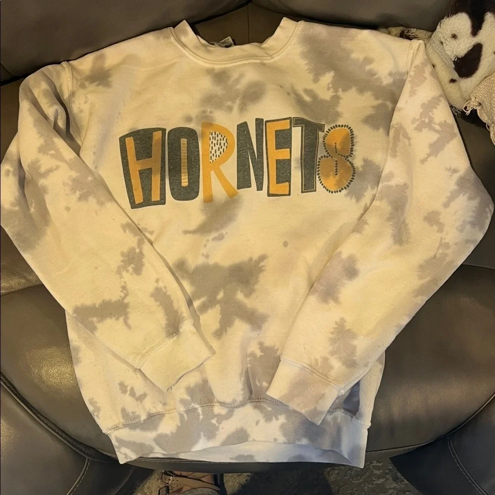 Gildan Heavy Blend White Sweatshirt